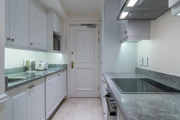 Fourways 2 Beds Apartment - Image 6