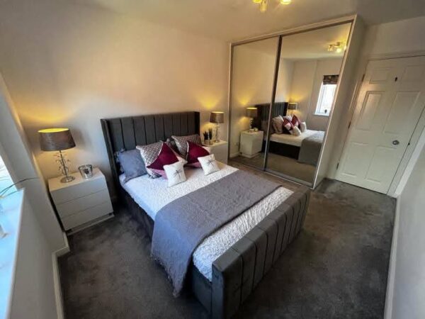 Belleville 2 Beds Apartment - Image 4