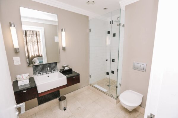 Fourways 2 Beds Apartment - Image 5