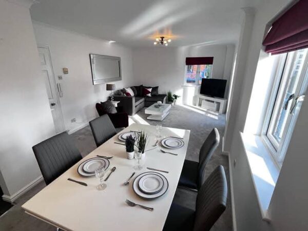 Belleville 2 Beds Apartment - Image 2